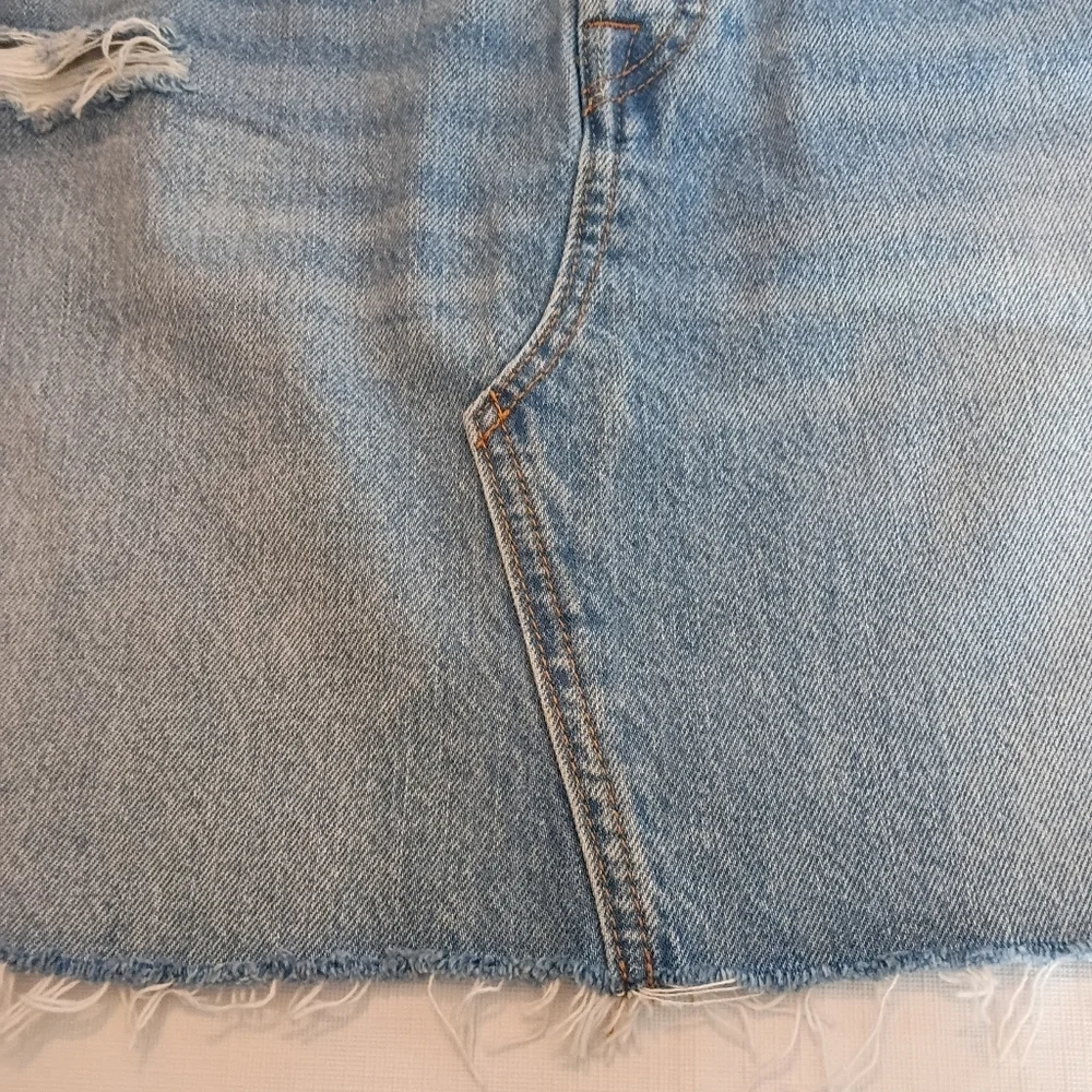 Levi’s Premium High Waisted Denim Mini Skirt Blue Light Wash Distressed Size 30